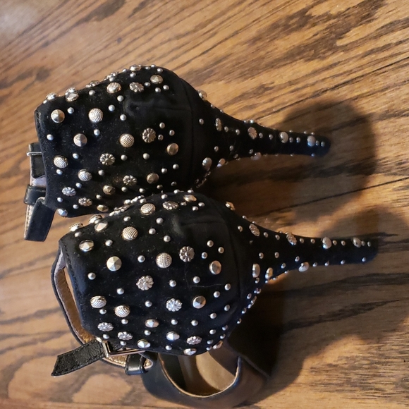 ⭐HOST PICK⭐Bcbg Studded Suede Pump - Picture 6 of 9